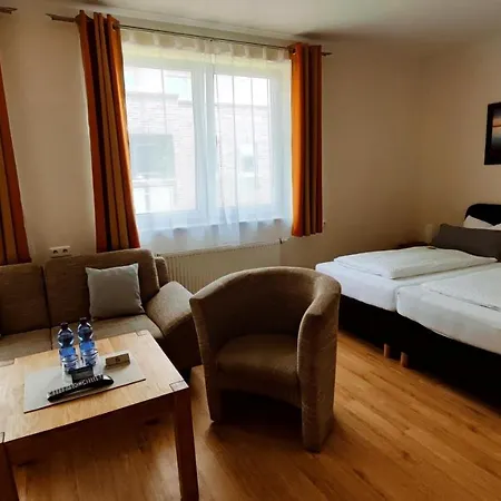 Pension Glueckstadt Guest house
